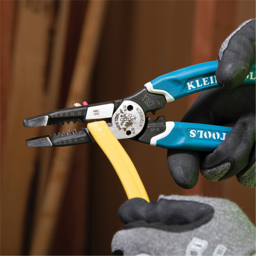 Outil polyvalent Klein-Kurve pour d&eacute;nuder, couper et sertir les fils, 8-1/4" lo, 8 - 20 AWG Les Fournitures Industrielles Méga