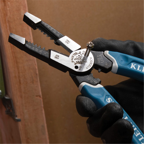 Outil polyvalent Klein-Kurve pour d&eacute;nuder, couper et sertir les fils, 8-1/4" lo, 8 - 20 AWG Les Fournitures Industrielles Méga