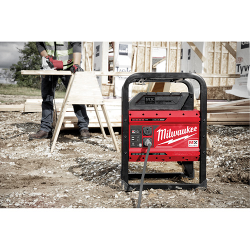 Bloc d'alimentation MX Fuel Carry-On, 1800 W/3600 W, Lithium-ion, 20-4/5" ha x 12" la x 15" p x 49,7 lb Les Fournitures Industrielles Méga