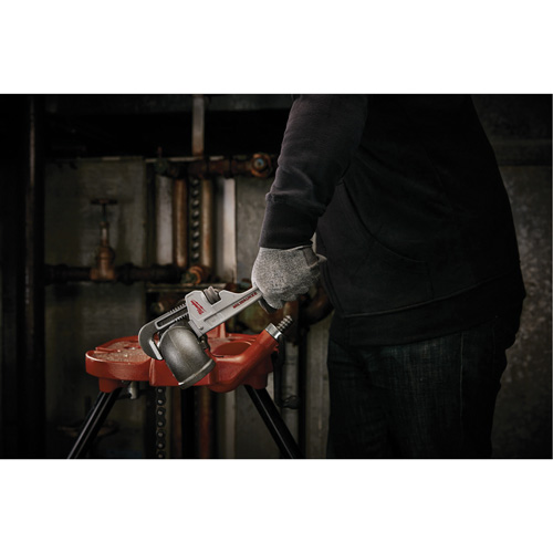 Pipe Wrench, 1-1/2" Jaw Capacity, 10" Long, Ergonomic Handle Les Fournitures Industrielles Méga