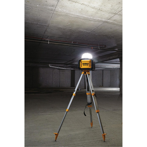 Tool Connect 20V Max All-Purpose Cordless Work Light, LED, 5000 Lumens, Plastic Housing Les Fournitures Industrielles Méga