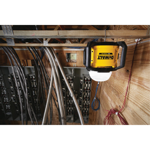 Tool Connect 20V Max All-Purpose Cordless Work Light, LED, 5000 Lumens, Plastic Housing Les Fournitures Industrielles Méga