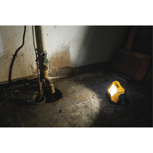Lampe d'&eacute;clairage direct compact 12V/20V Max, DEL, 2000 Lumens Les Fournitures Industrielles Méga