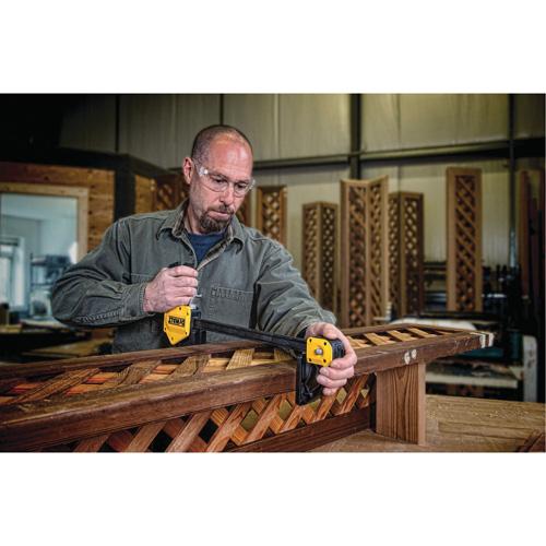 Serre-joint tr&egrave;s grand &agrave; g&acirc;chette, 24" (610 mm) Les Fournitures Industrielles Méga
