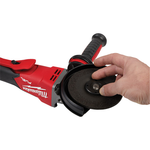 Meuleuse &agrave; frein sans blocage avec interrupteur &agrave; palette plate M18 Fuel, 18 V, Mandrin 5", Lithium-ion Les Fournitures Industrielles Méga