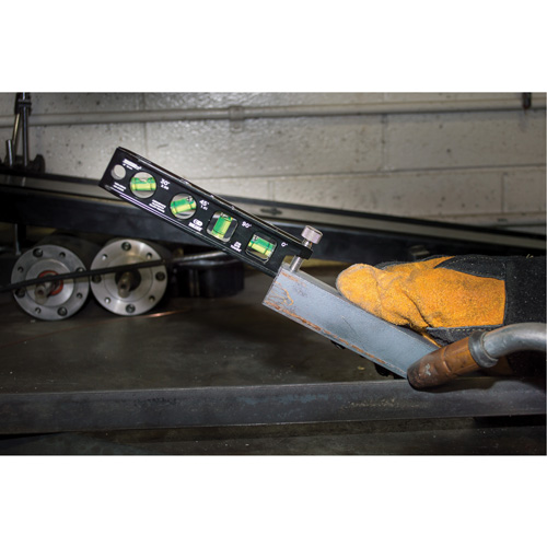 Niveau Torpedo en aluminium usin&eacute; (billet), 6" lo, Aluminium, 4 fioles, Magn&eacute;tique Les Fournitures Industrielles Méga