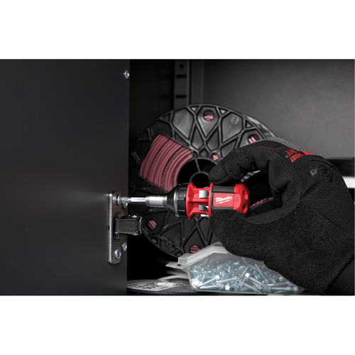 Tournevis compact &agrave; cliquet 8-en-1 &agrave; embouts multiples avec porte-embout de 1/4", Prise Coussin&eacute;e Les Fournitures Industrielles Méga