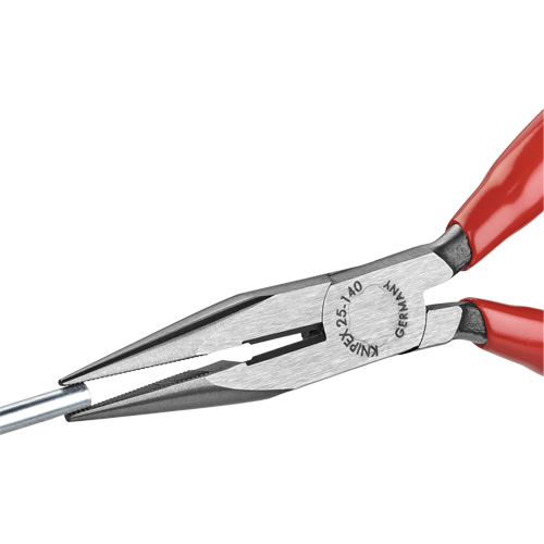 Pince &agrave; bec long avec couteau, 5-1/2" lo Les Fournitures Industrielles Méga