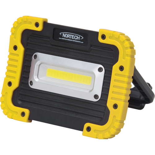 Portable Work Light, LED, 10 W, 1000 Lumens, Plastic Housing Les Fournitures Industrielles Méga