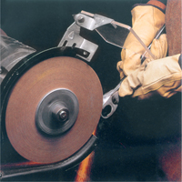 Meules d'abrasion & de polissage Scotch-brite, 6" dia. x 1" la, Arbre 1", Oxyde d'aluminium Les Fournitures Industrielles Méga