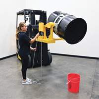 Porte-baril pour chariot &agrave; fourche, Pour 55 gal. US (45,8 gal imp&eacute;rial) Les Fournitures Industrielles Méga