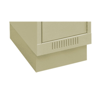 Base en retrait pour casiers &eacute;conomiques Clean Line, 4 Blocs, 4" lo x 48" la x 18" p, Beige, Acier Les Fournitures Industrielles Méga