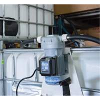 Pompe de transfert de fluide d'&eacute;chappement diesel (DEF) 115 V CA avec support pour cuve GRV et pistolet Les Fournitures Industrielles Méga