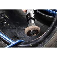 Roue de tamponnage et d'abrasion en carbure de tungst&egrave;ne avec adaptateur hexagonal pour tampon de pneu &agrave; basse vitesse, Diam&egrave;tre 2-3/5", 4,5" lo, 4" la, Hauteur 1,1" Les Fournitures Industrielles Méga
