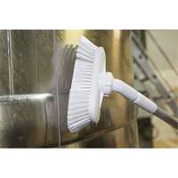 Brosse de lavage aliment&eacute;e en eau et &agrave; angle r&eacute;glable, Soies Doux, Longueur de 9-1/4", Vert Les Fournitures Industrielles Méga