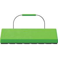Cale de roue pour avion Checkers Safety SafeRay avec poign&eacute;e &agrave; c&acirc;ble & patin en caoutchouc, Ur&eacute;thane, Vert fluorescent, 24" la x 8" p x 6" h Les Fournitures Industrielles Méga