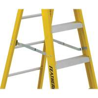Industrial Heavy-Duty Stepladders (6900 Series), 4', Fibreglass, 300 lbs. Capacity, Type 1A Les Fournitures Industrielles Méga