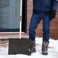 Pelle &agrave; neige Nordic, Lame Polypropyl&egrave;ne, Largueur 17-3/4", Manche Prise en D Les Fournitures Industrielles Méga