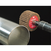 Brosses &agrave; lamelles Scotch-Brite, 2" dia. x 1" la, Arbre 1/4", Oxyde d'aluminium Les Fournitures Industrielles Méga