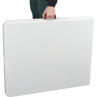 Table se pliant en deux, Rectangulaire, 72" l x 30" la, Poly&eacute;thyl&egrave;ne, Blanc Les Fournitures Industrielles Méga