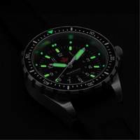 Tr&egrave;s grande montre &agrave; quartz pour plongeur avec feuille d'&eacute;rable rouge, Num&eacute;rique, &agrave; piles, 46 mm, Noir Les Fournitures Industrielles Méga