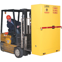 Armoire de rangement haute s&eacute;curit&eacute; avec barre en acier pour produits inflammables, 45 gal., 2 tablettes Les Fournitures Industrielles Méga