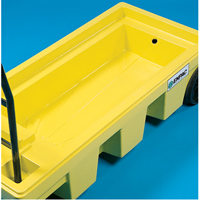Chariots Poly-Spillcart, 66,5" lo x 29" la x 43,9" h, Cap. de d&eacute;versement 57 gal. US Les Fournitures Industrielles Méga