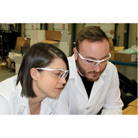 Lunettes de s&eacute;curit&eacute; s&eacute;rie Z1500, Lentille Transparent, Anti-&eacute;gratignures, R&eacute;pond ou surpasse la norme CSA Z94.3 Les Fournitures Industrielles Méga