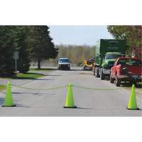 Ensemble de c&ocirc;nes de signalisation et chaînes, 28", Orange, Bande(s) r&eacute;fl&eacute;chissante(s) 4" & 6" Les Fournitures Industrielles Méga