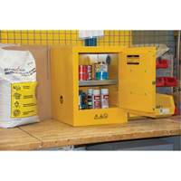 Flammable Storage Cabinet, 4 gal., 1 Door, 17" W x 22" H x 18" D Les Fournitures Industrielles Méga