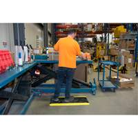 Tapis antifatigue, Losange, 1-2/3' x 3-1/4' x 3/4", Noir/Jaune, Polyur&eacute;thane Les Fournitures Industrielles Méga