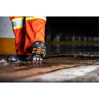 Aide &agrave; la traction sans crampons GripPro, Caoutchouc, Traction Rainur&eacute;, Moyen/Petit Les Fournitures Industrielles Méga