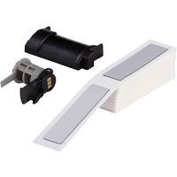 &eacute;tiquettes sur&eacute;lev&eacute;s pour panneaux, Polyester, 1" lo x 4" h, Blanc Les Fournitures Industrielles Méga