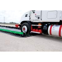 Ultimate Copolymer 2000 Ultra-Containment Berm&reg;, 179 US gal. Capacity, 4' W x 6' L x 12" H, Hinge Bracket Les Fournitures Industrielles Méga