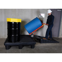 4-Drum Economy Ultra-Spill Pallet&reg;, 66 US gal. Spill Capacity, 53" x 53" x 11.8" Les Fournitures Industrielles Méga