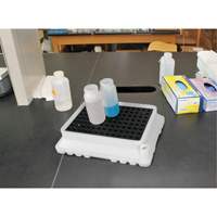 P4 Ultra-Spill Tray, 17" lo x 21" la x 4" h, Cap. de d&eacute;versement 2,9 gal. US Les Fournitures Industrielles Méga