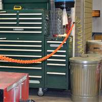 Ensemble de barri&egrave;re &agrave; chaîne magn&eacute;tique pour l'entrep&ocirc;t, Orange, Maillon de 2", 15' de long Les Fournitures Industrielles Méga