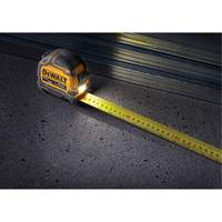 TOUGHSERIES Lighted Tape Measure, 26'/8 m, Imperial & Metric Graduations Les Fournitures Industrielles Méga