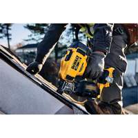 15° Cordless Coil Roofing Nailer Kit, 20 V, Lithium-Ion Les Fournitures Industrielles Méga