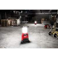 M18 Radius Site Light & Charger with One-Key, LED, 4800/9000/2500 Lumens, Plastic Housing Les Fournitures Industrielles Méga